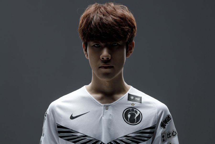 豪取5杀2局0阵亡！Light完美表现兜底，两局合砍18-0-13完美数据