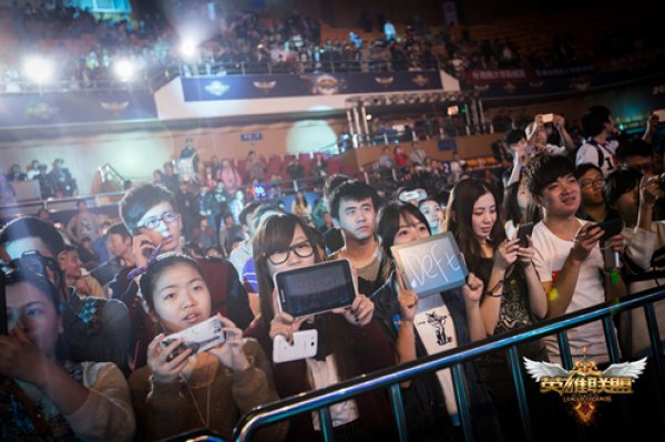 S11小组赛前十分钟经济差：第一意想不到，前十仅一个LPL