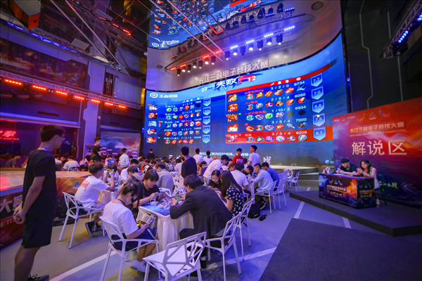 【战报】重庆QGhappy3比1零封RW侠，提前一轮以A组头名的成绩进入季后赛