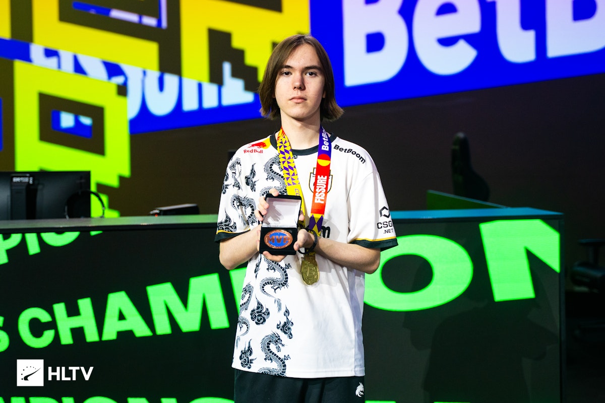 2025LPL夏季赛定组赛第二轮预热海报：谁将登峰开启新篇？