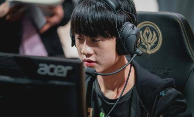 The MongolZ 和 Vitality 轻松赢得 IEM 科隆 2025 的首场比赛